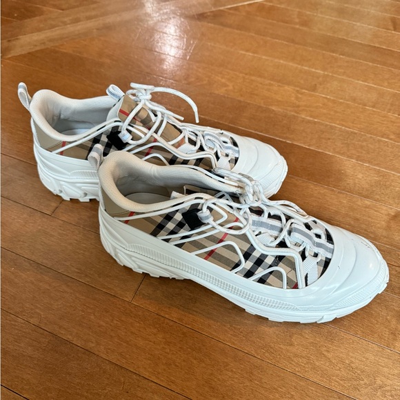 BURBERRY MENS SNEAKER SIZE 46 WHITE WITH CLASSIC BURBERRY CANVAS PRINT - Picture 4 of 4